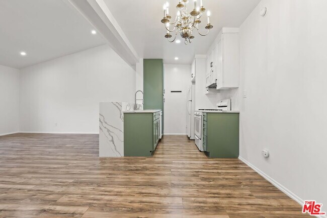 Building Photo - 5500 Lindley Ave