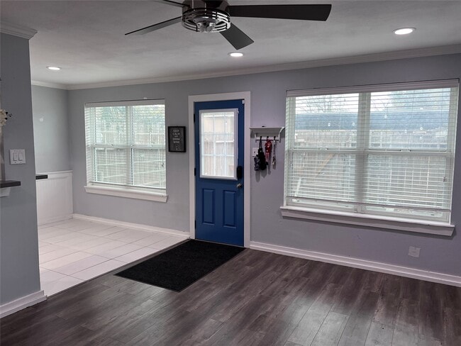 Building Photo - 6486 Alisa Ln