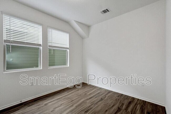 Building Photo - 1103 Diggy Dr