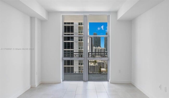 Building Photo - 2150 N Bayshore Dr