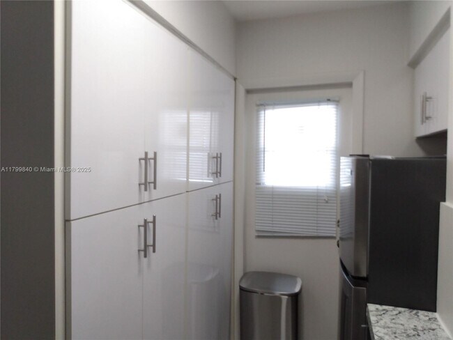 Building Photo - 6580 Santona St