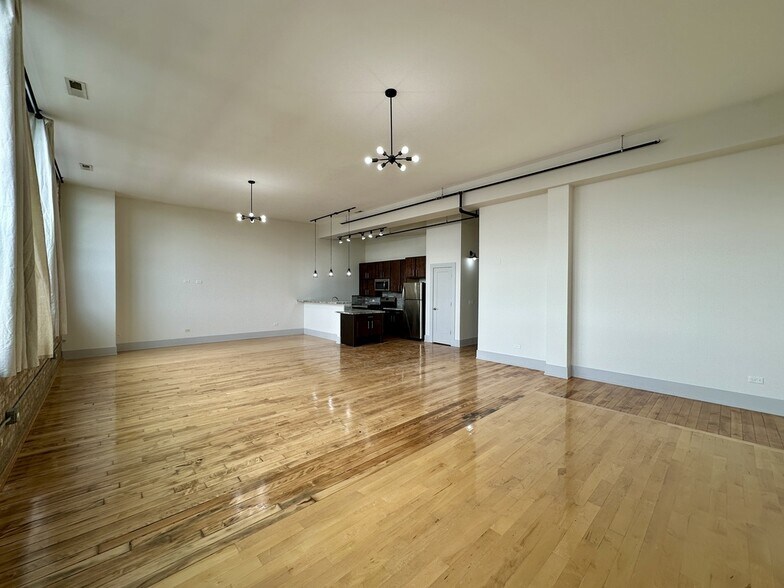 Building Photo - 1432 W 21st St