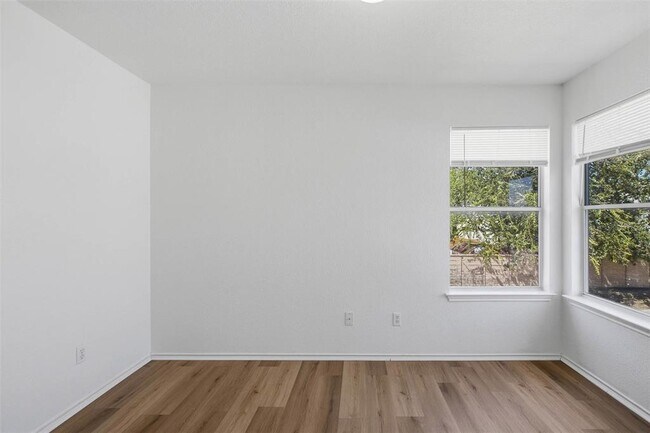 Building Photo - 13808 Harris Ridge Blvd