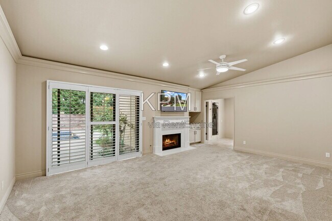 Building Photo - 3342 Cove Cir