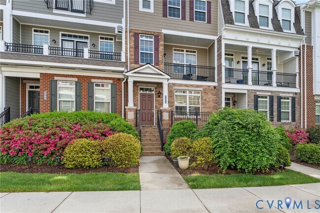 Building Photo - 3904 Village Townes Walk