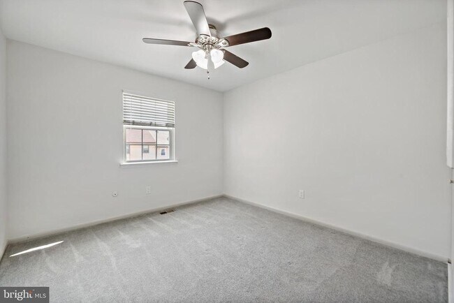 Building Photo - 172 Kenton Dr