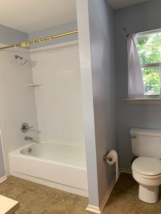 Building Photo - 3/2.5 Near Downtown Available July 25, 2026~ See appt instructions in txt