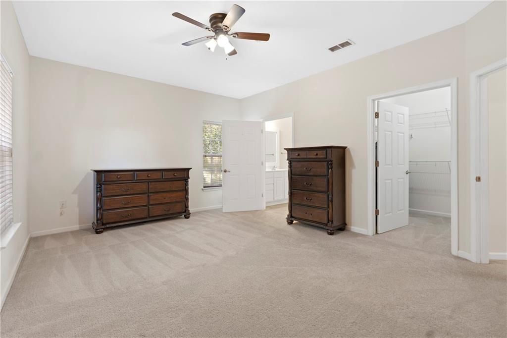 Building Photo - 3300 Dogwood Dr