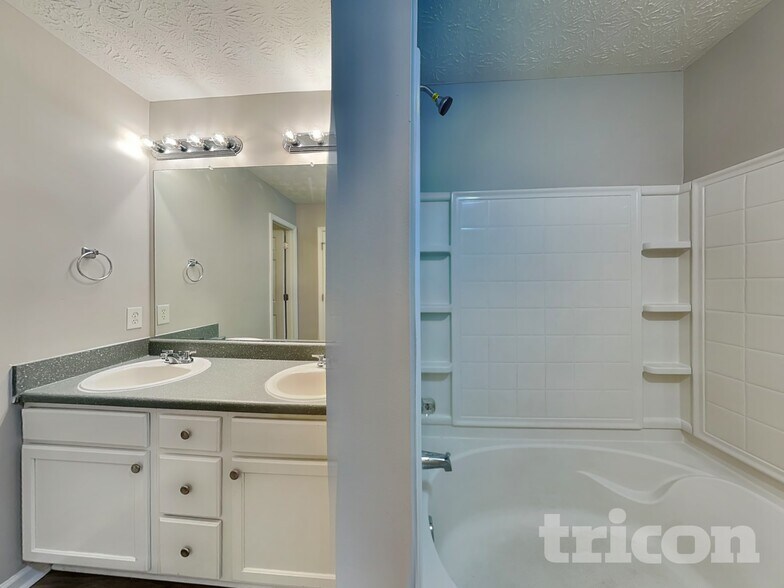 Building Photo - 2384 Tolliver Hills Ln