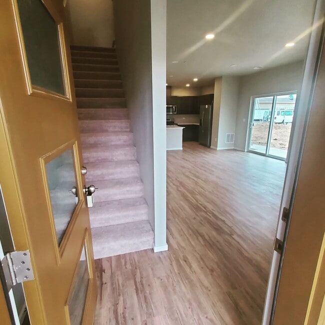 Building Photo - Updated and Bright 3 Bedroom Townhouse in Greeley!