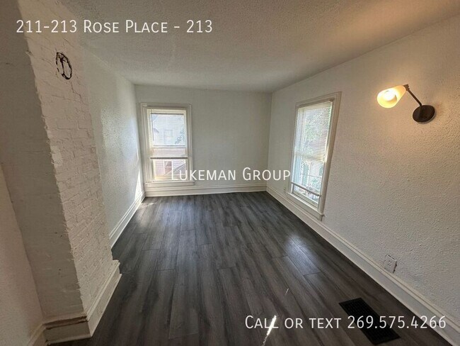 Building Photo - 211-213 Rose Place-213