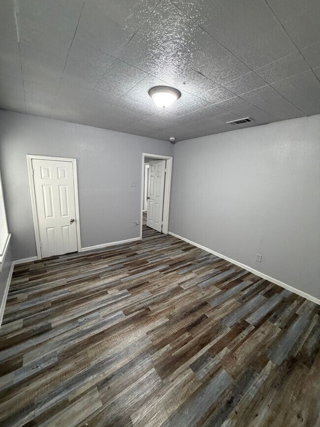 Building Photo - Charming 2 Bedroom Home for Rent in Como – Fort Worth, TX 76107