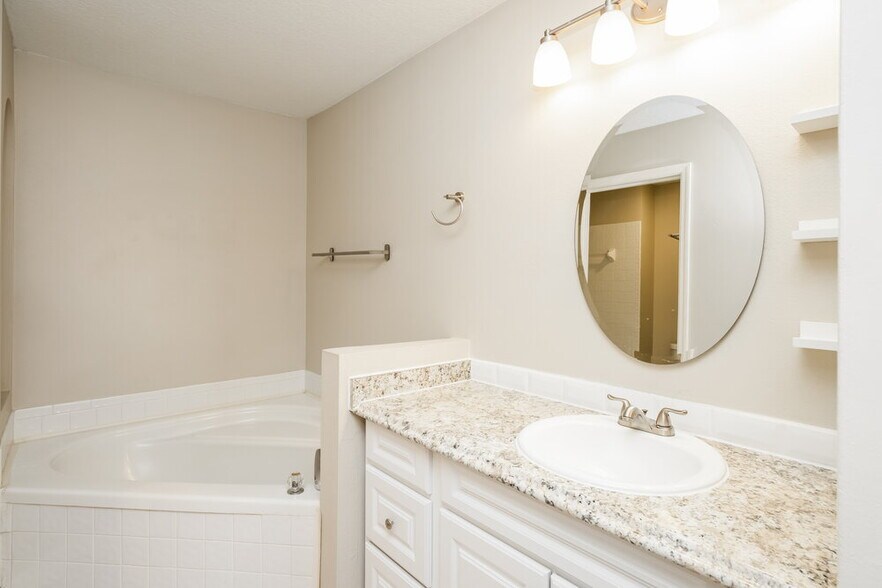 Building Photo - 4166 Shadow Creek Cir