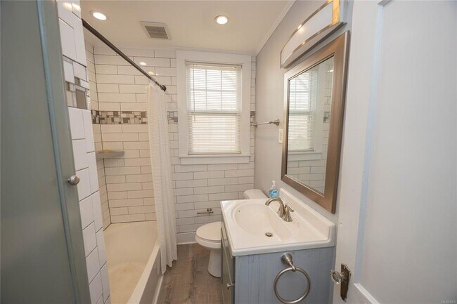 Building Photo - 3355 Lexington Rd