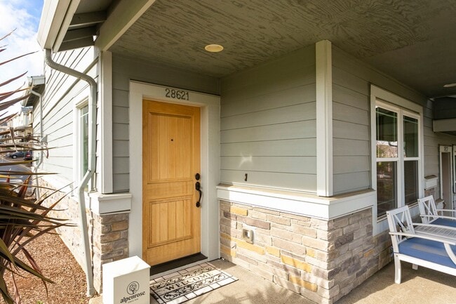 Building Photo - North Villebois - 3-bedroom, 3.5-bathroom townhouse