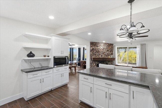 Building Photo - 38466 N Basin Rd