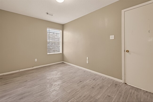 Building Photo - 19434 Brook Village Rd