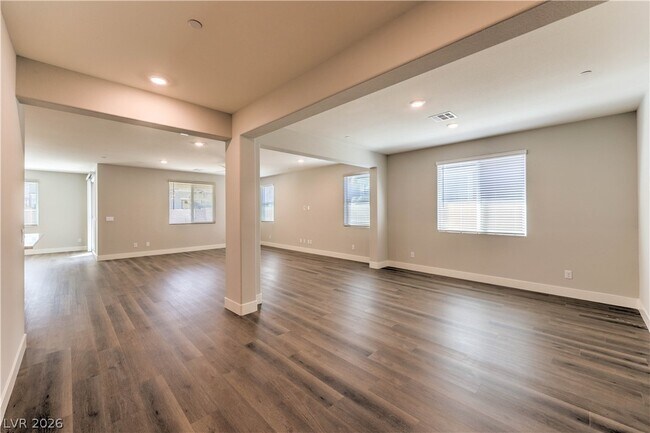 Building Photo - 497 Chestnut Falcon Ave