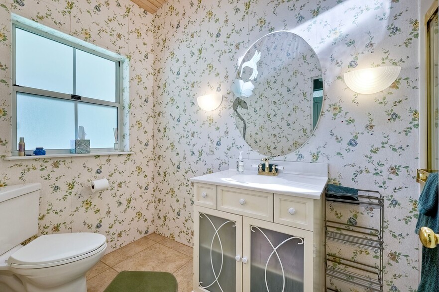 2nd bedroom attached bathroom with shower - 22242 Little Klondike Rd