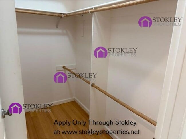 Building Photo - 231 Ivy Dr