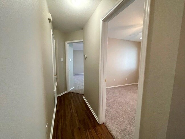 Building Photo - 162 Dressen