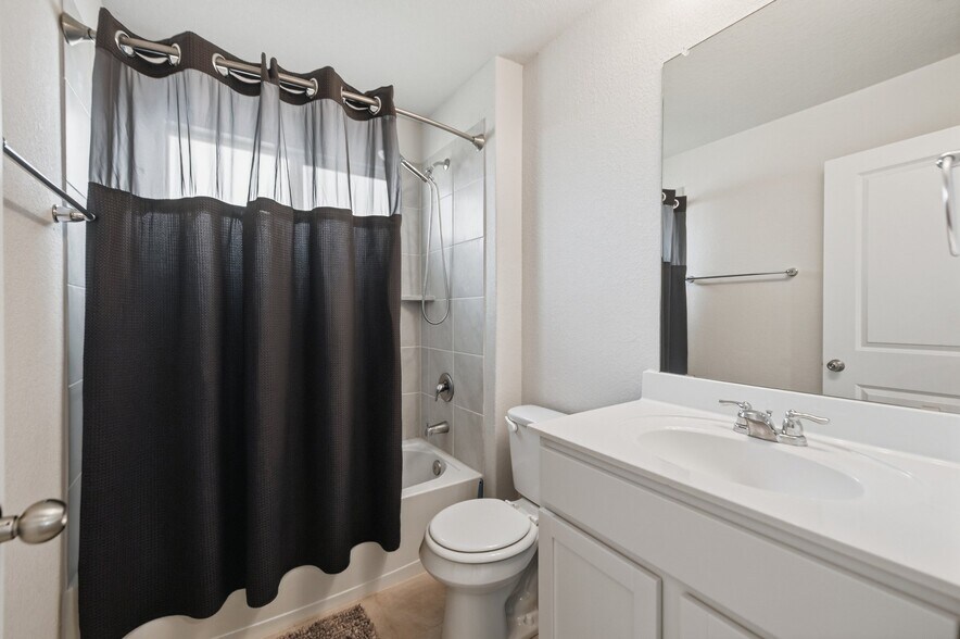 Building Photo - 13106 Minuet Sway