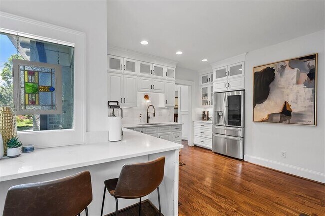 Building Photo - 663 Yorkshire Rd NE