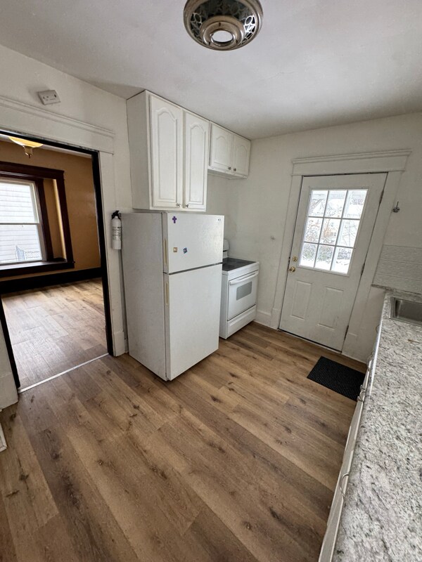 Building Photo - 2118 11th St SW