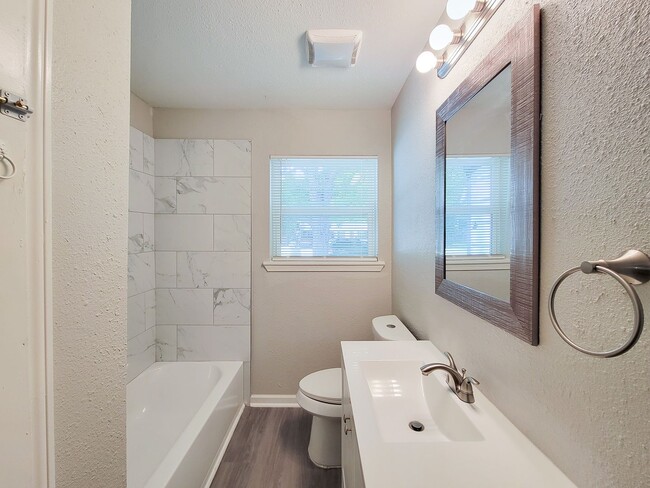 Building Photo - RECENTLY REMODELED 4 BEDROOM 2 BATH LEASE HOME WITH ALL THE UPGRADES.  CHECK THIS OUT.  WON'T LAS...