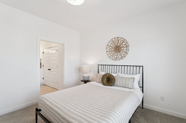 Building Photo - Fully Furnished Home in Broken Arrow