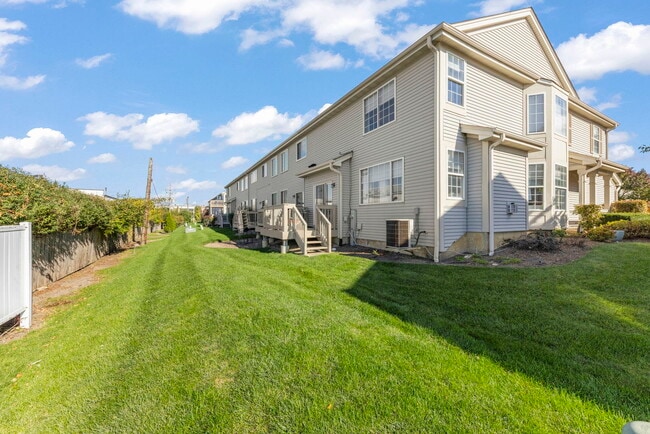 Building Photo - 2020 Juniper Ct