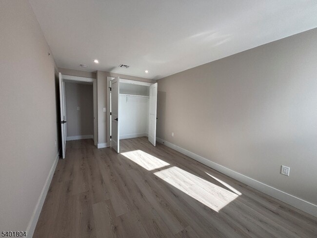 Building Photo - 136 Elm St