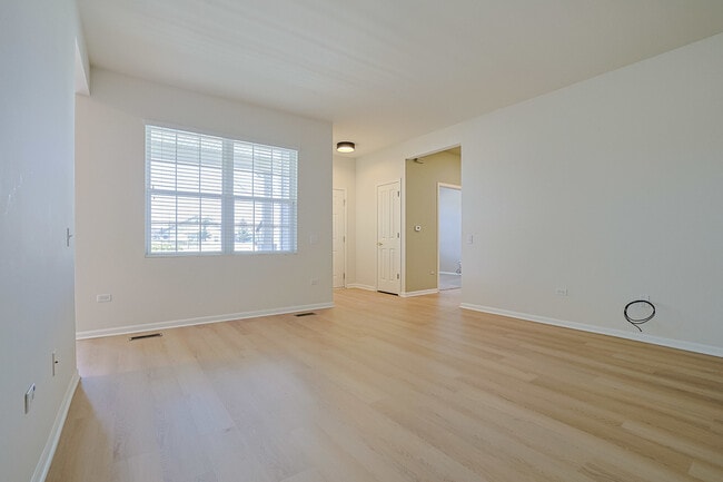 Building Photo - 12166 White Tail Ln