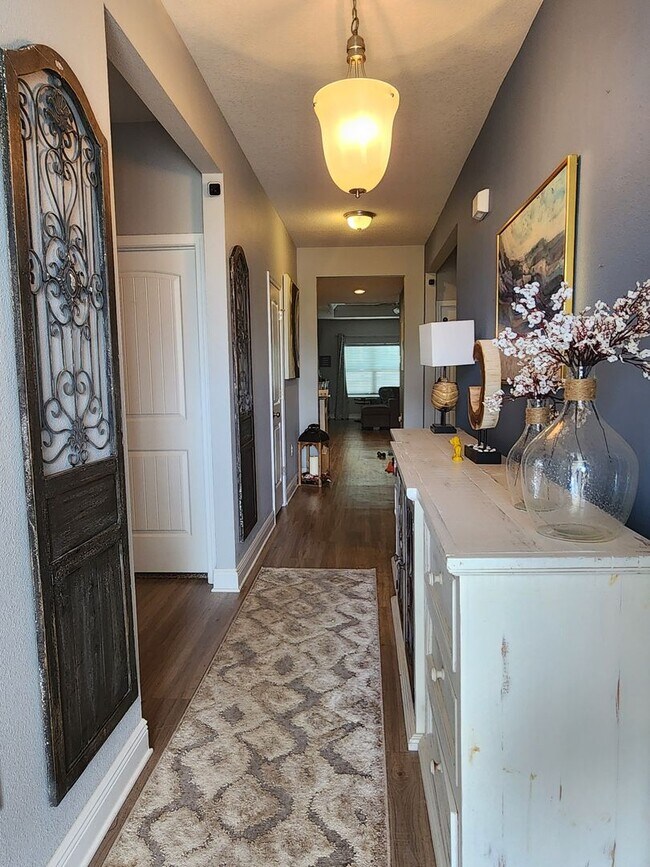 Building Photo - 104 Moonraker Cir