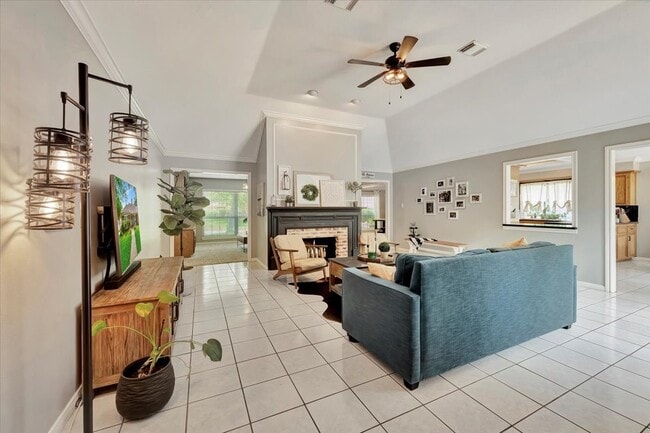 Building Photo - 15402 Willow Shores Dr