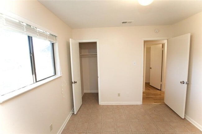Building Photo - 4700 Running Deer Dr
