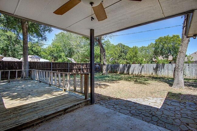 Building Photo - 1033 Oak Valley Rd