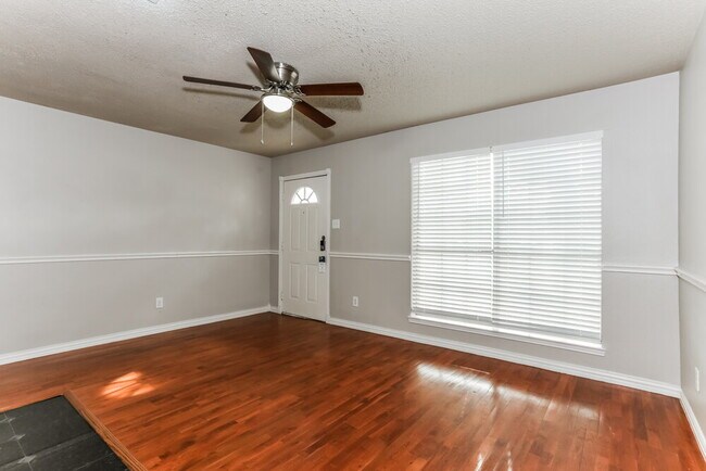 Building Photo - 1808 Rose Cir