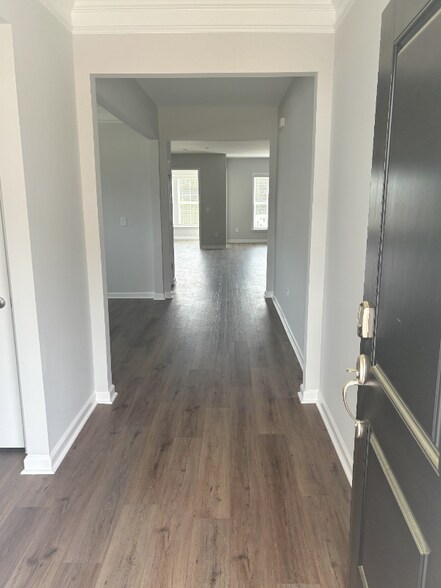 Building Photo - 152 Highpointe Dr