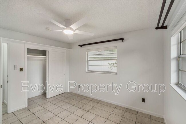 Building Photo - 724 Forest Glen Ct