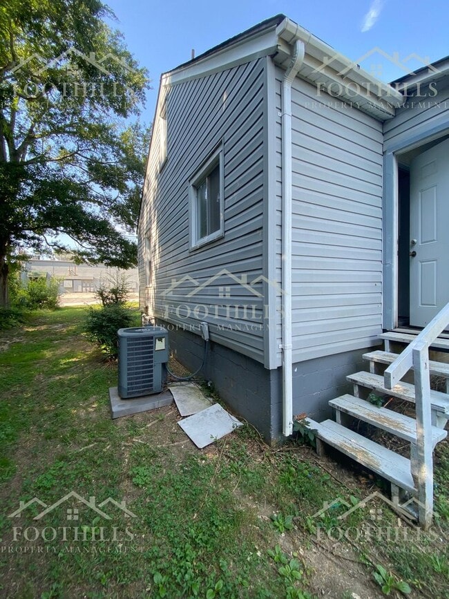 Building Photo - 2-Bed Single-Family Home with Granite Coun...