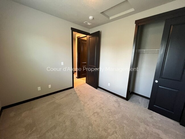 Building Photo - 3 bed House in The Trails!!