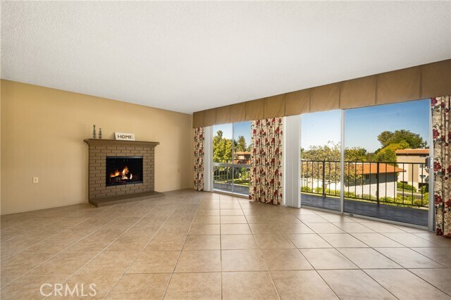 Building Photo - 2286 Via Puerta