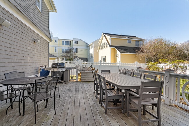 Building Photo - 207 Beach Ave