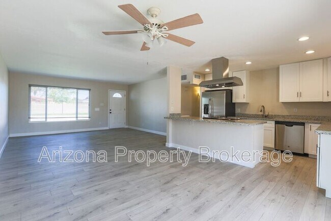 Building Photo - 8513 E Mariposa Dr