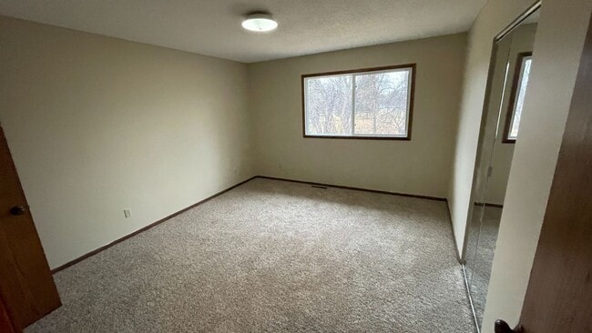 Building Photo - 2261 Springbrook Ct