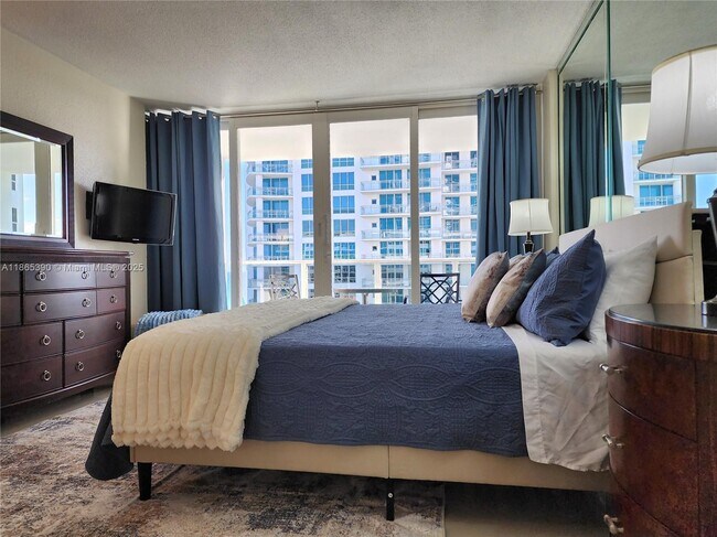 Building Photo - 3505 S Ocean Dr