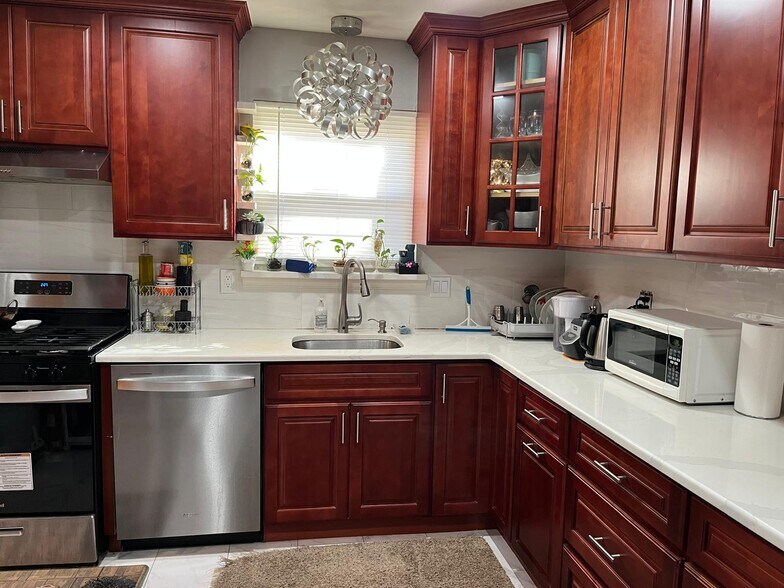 Kitchen - 2 - 7501 Hana Rd