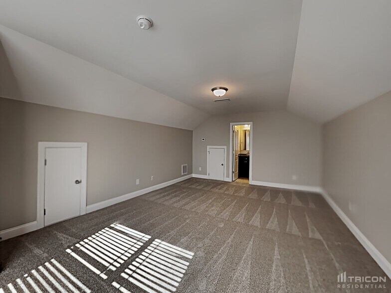 Building Photo - 4428 Redfern Pl