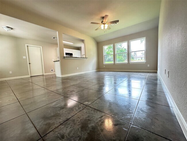 Building Photo - 10796 Royal Magnolia Dr